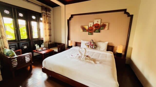 Long Life Riverside Hotel