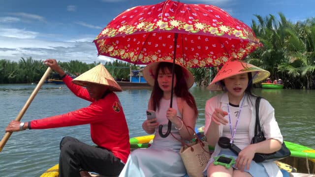 hangcoconut Basket Boat Ride