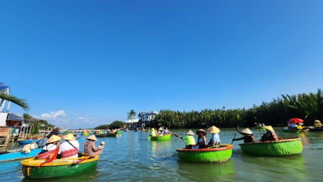 hangcoconut Basket Boat Ride