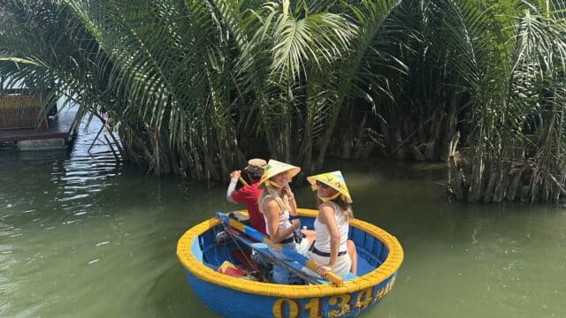 Shiva Restaurant & Coconut Basket Boat Tour