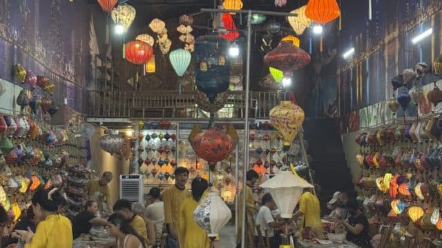 Tieng Vong Pho Lantern workshop