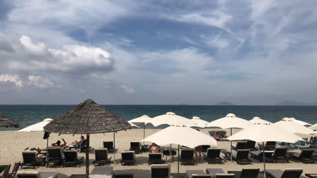 Beach Waves restaurant & bar