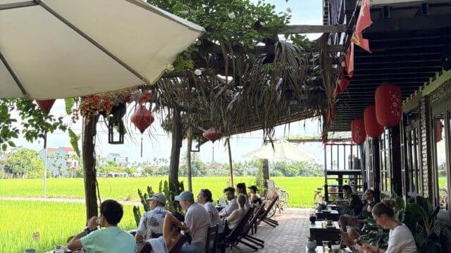 Le Locust Café
