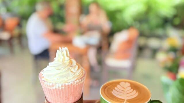 Le Locust Café