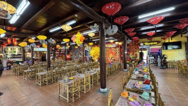 V LANTERN CAFE