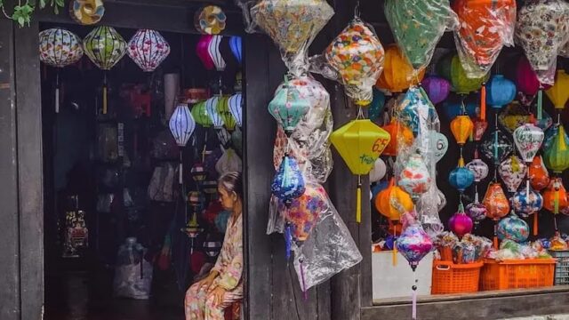 65 Lantern shop