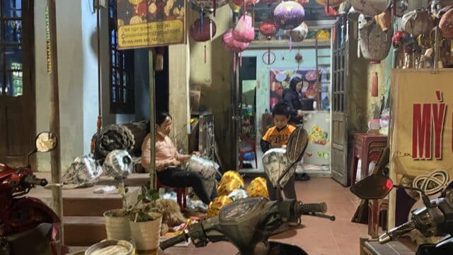 Ti's Lantern Making Class- Đèn Lồng Hội An
