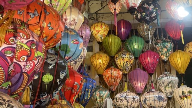Hoa Mai lantern working 2