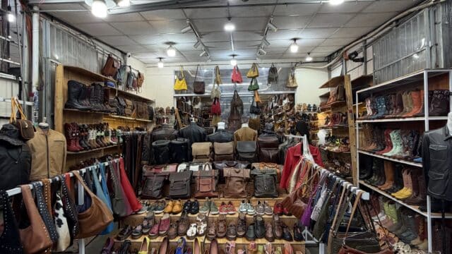 Hen Leather Shop