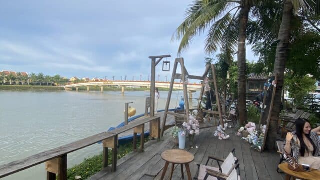 Trình cafe & bistro Hội An