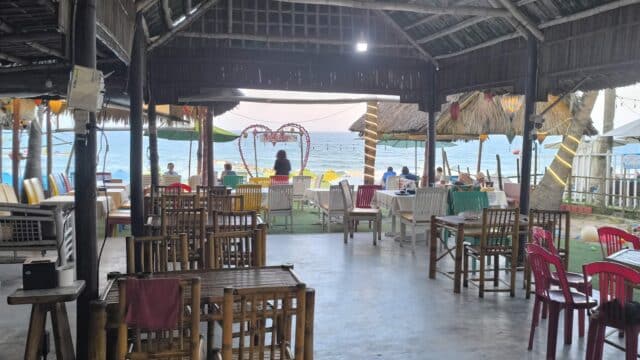 Wind & Moon Restaurant & Bar/ Nhà hàng Gió Trăng