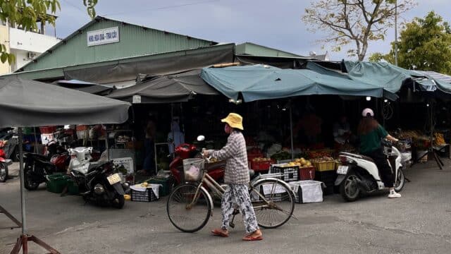 Ba Le Market