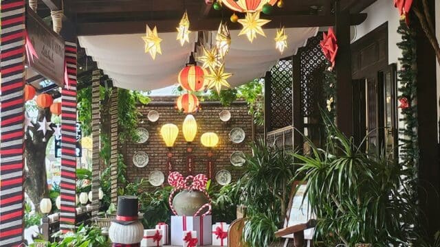 "Lồng Đèn" Restaurant