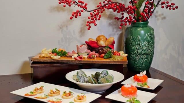 "Lồng Đèn" Restaurant