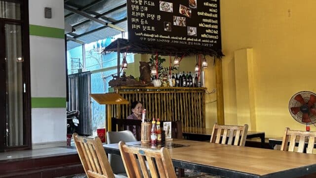 Bánh Mì Win Win/ Bakery Restaurant - An bàng Beach Hội An
