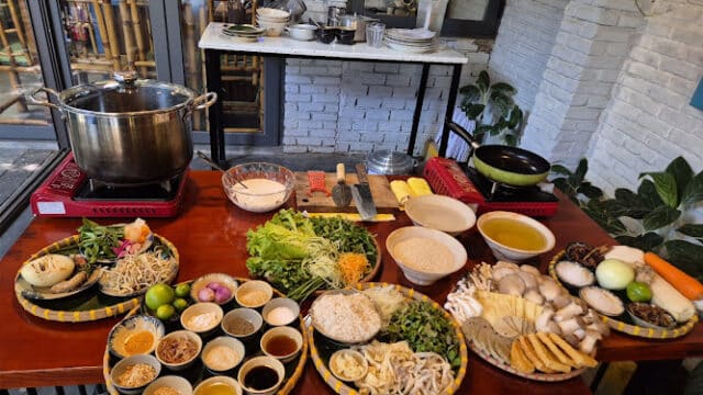Rau Ơi Eatery - Vegan Food and Cooking Classes