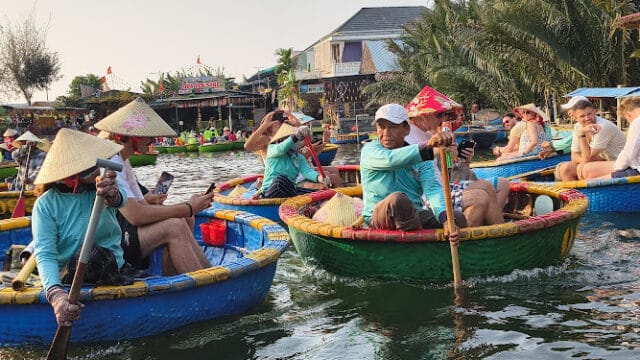 Làng Dừa Xanh Coconut Basket Boat Tour