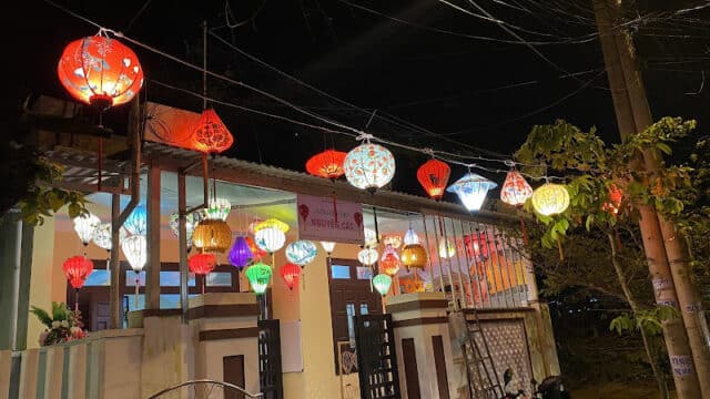 Xưởng đèn lồng Nguyên Cát - Tailors in Old Town, Hoi An