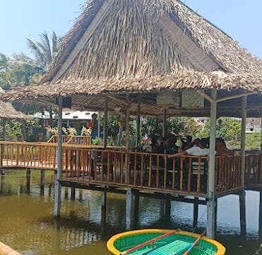 Tùy ý quynh _coconut village restaurant