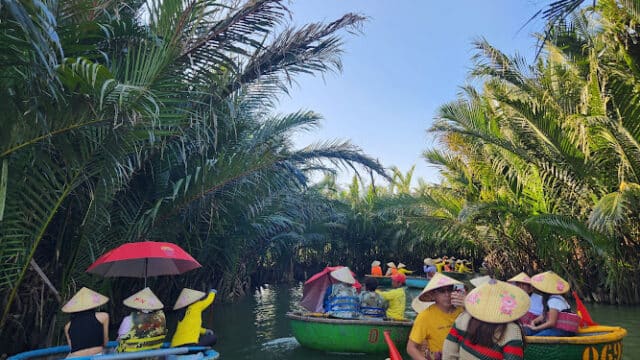 hangcoconut Basket Boat Ride