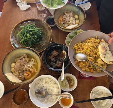 Nom Cafe and Bistro