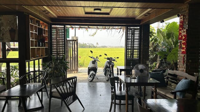 Le Locust Café