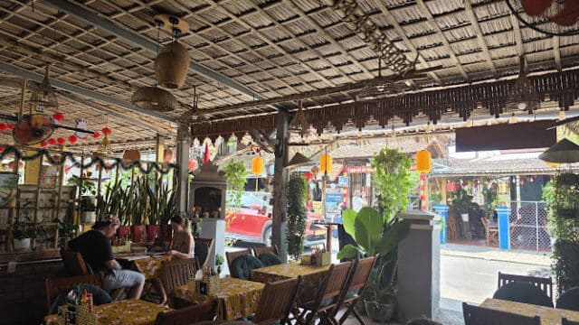 Nón Restaurant (Vietnamese food)