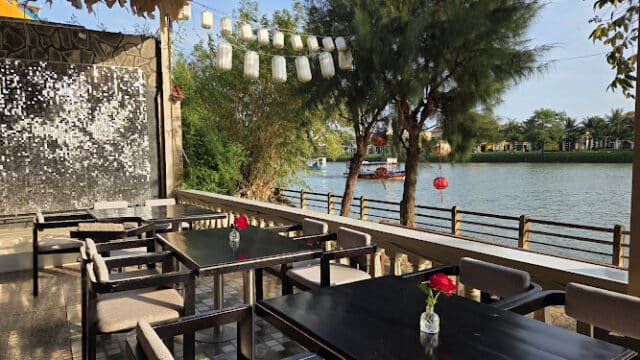 Sampan Cantonese Seafood & Bar