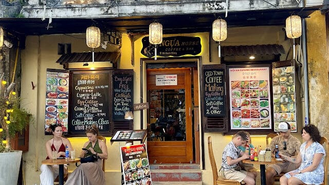 Ngua Horse Coffee & Restaurants ( Air conditioner )