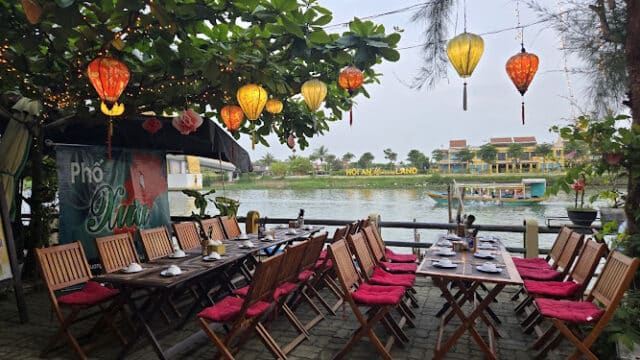 Pho Xua riverside