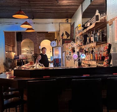 Distortion Pub - Craft Beer & Rock and Roll