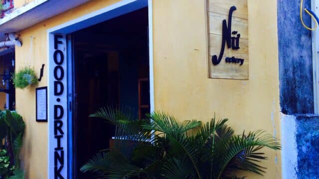 Nữ Eatery