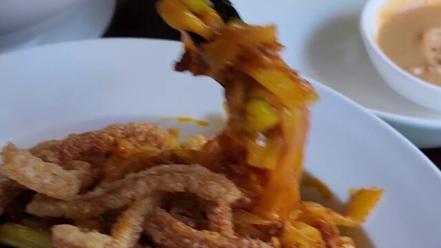 Nữ Eatery