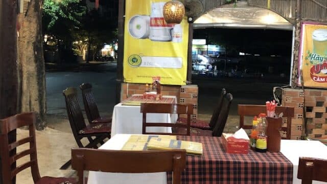 Nha Hang Trinh - Seafood in Cua Dai, Hoi An